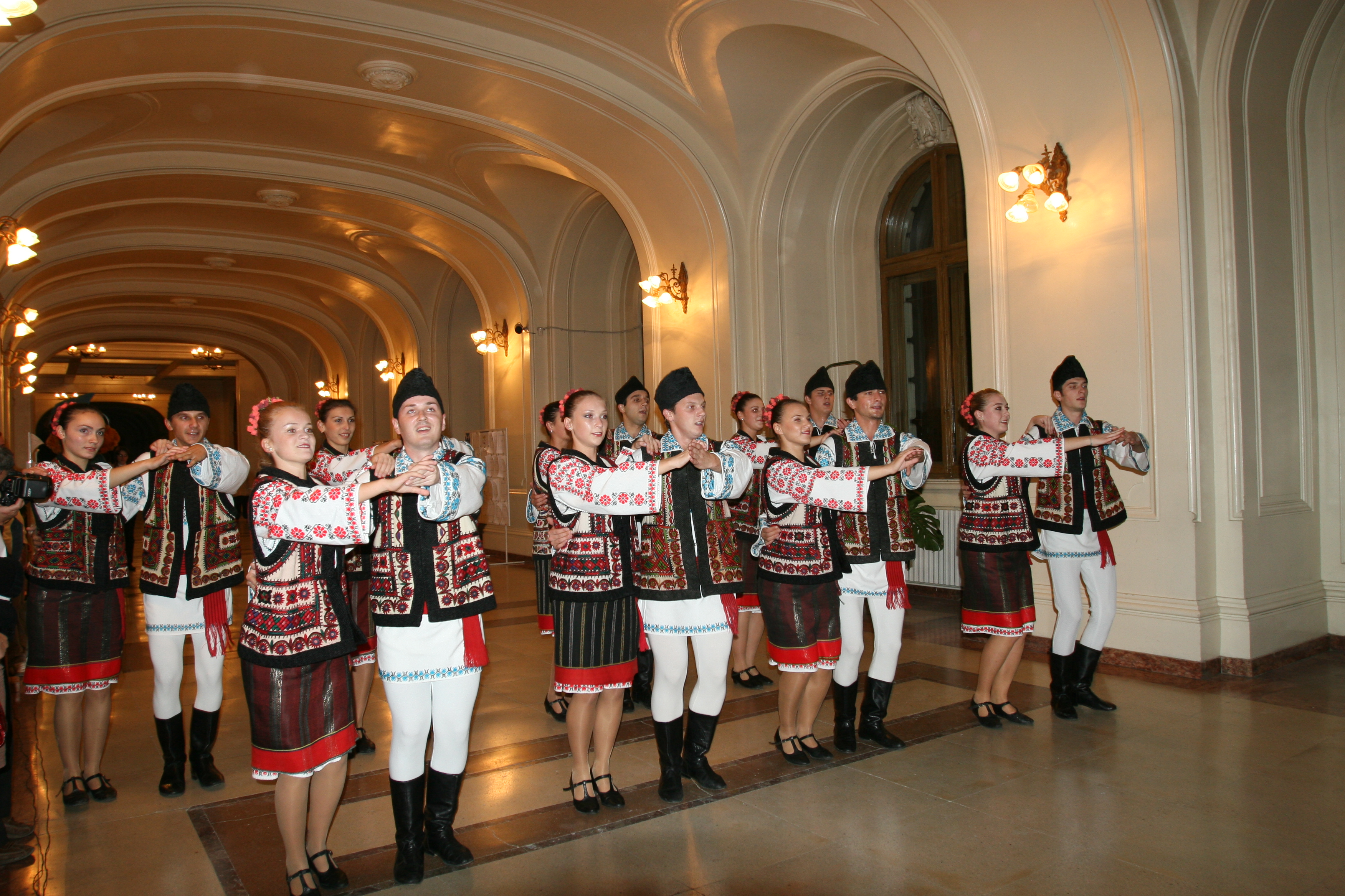 erasmus day dancers